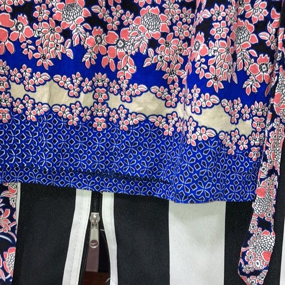 Blue and flowery dress - Picture 4 of 6